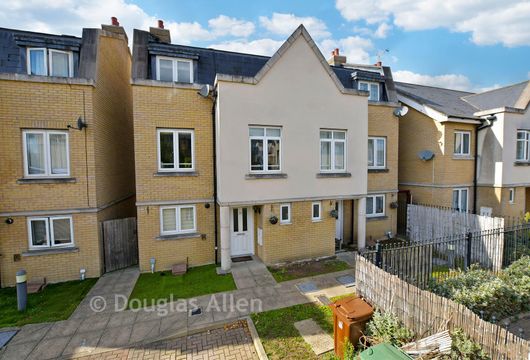 Market Avenue, Wickford, Essex - Wards of Kent