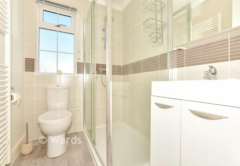 En-Suite - Oatfield Way, Hythe, Kent - Wards of Kent