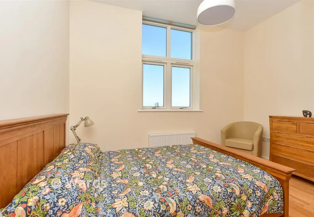 Bedroom 1 - Dunlin Drive, St Mary's Island, Chatham, Kent - Wards of Kent