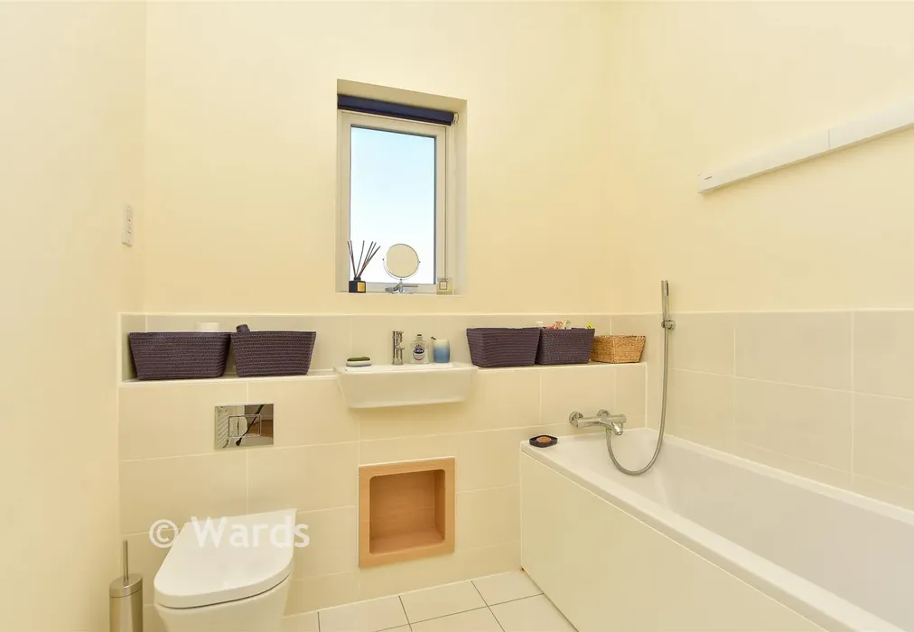 Bathroom - Dunlin Drive, St Mary's Island, Chatham, Kent - Wards of Kent