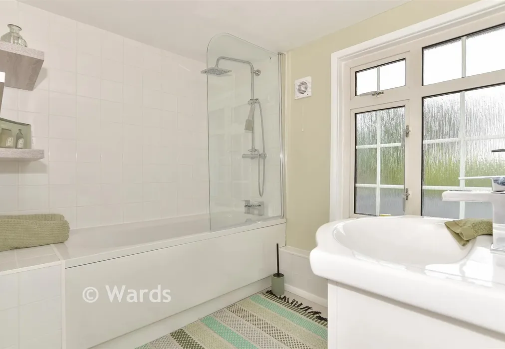 Bathroom - School Lane, West Kingsdown, Kent - Wards of Kent