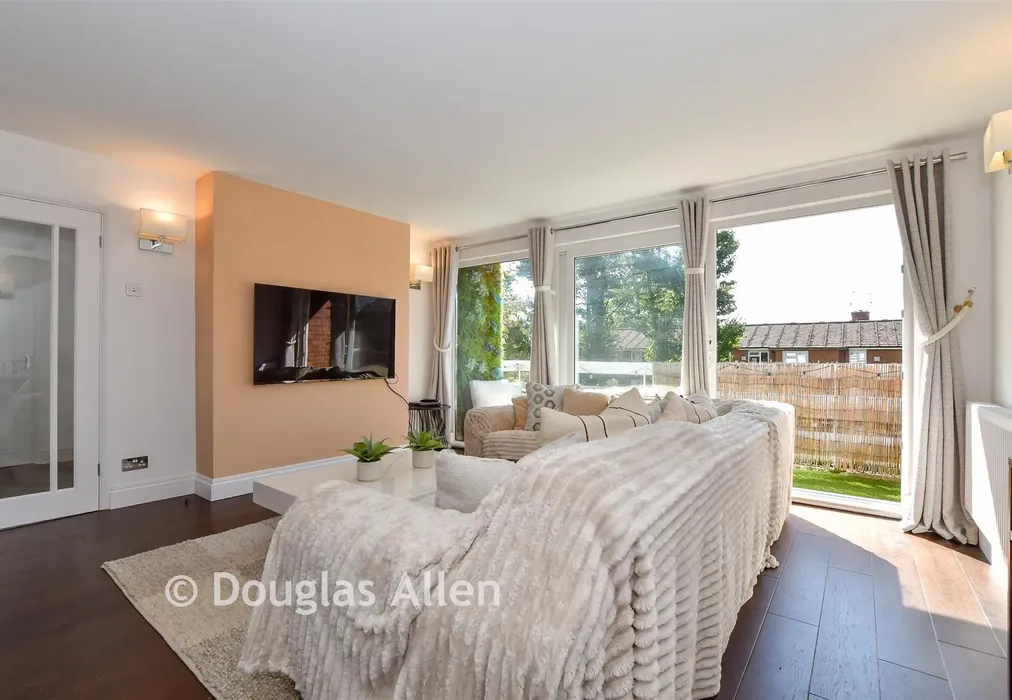 Lounge/Diner/ Kitchen - Broadmead Road, Woodford Green - Wards of Kent