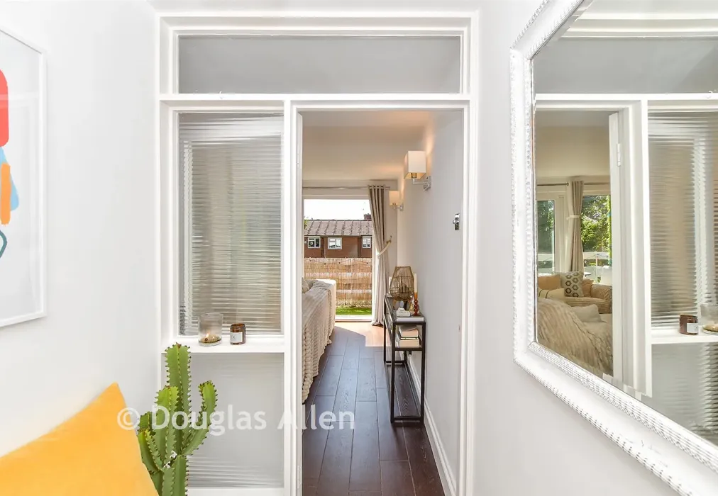 Hallway - Broadmead Road, Woodford Green - Wards of Kent