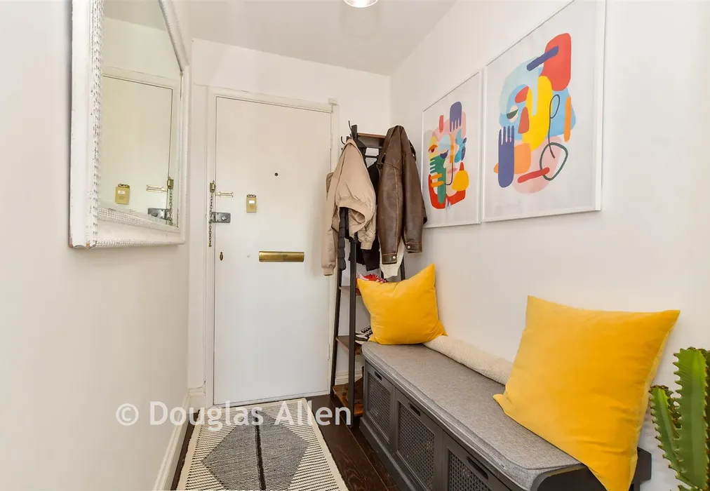 Hallway - Broadmead Road, Woodford Green - Wards of Kent