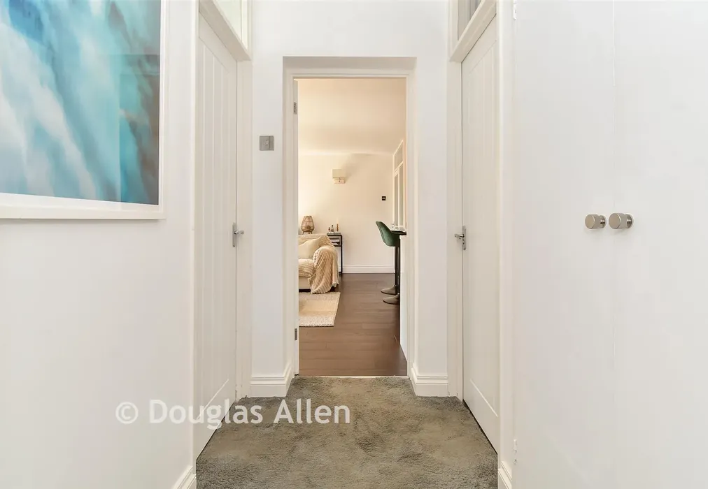 Hallway - Broadmead Road, Woodford Green - Wards of Kent