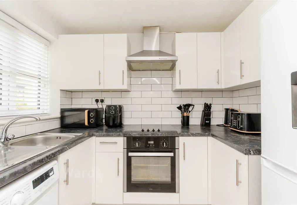 Kitchen - Hardwick Crescent, Dartford, Kent - Wards of Kent