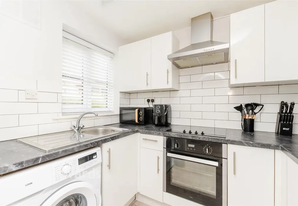Kitchen - Hardwick Crescent, Dartford, Kent - Wards of Kent