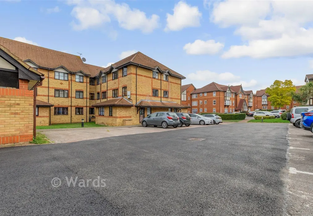 Driveway/Parking - Hardwick Crescent, Dartford, Kent - Wards of Kent