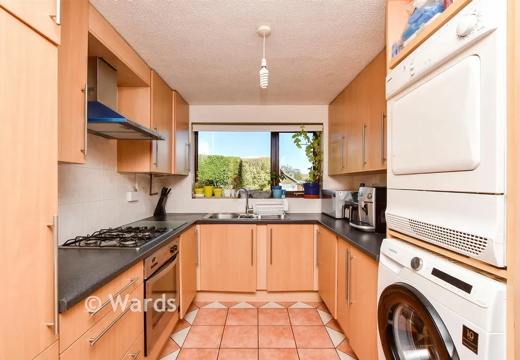 Kitchen - Bromstone Road, Broadstairs, Kent - Wards of Kent