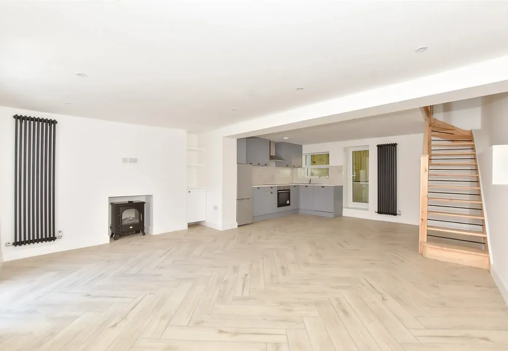 Lounge - Albion Place, Hythe, Kent - Wards of Kent