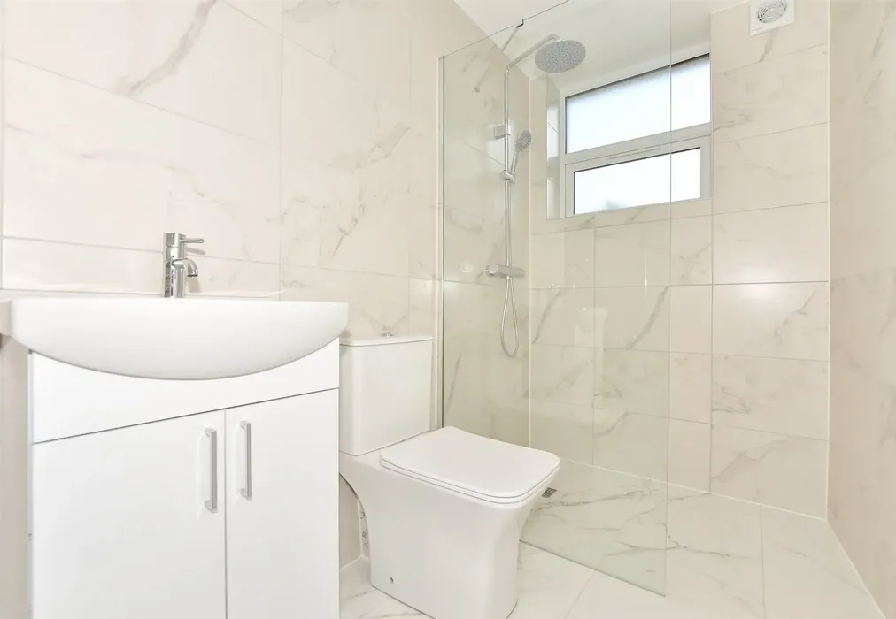 Shower Room - Albion Place, Hythe, Kent - Wards of Kent