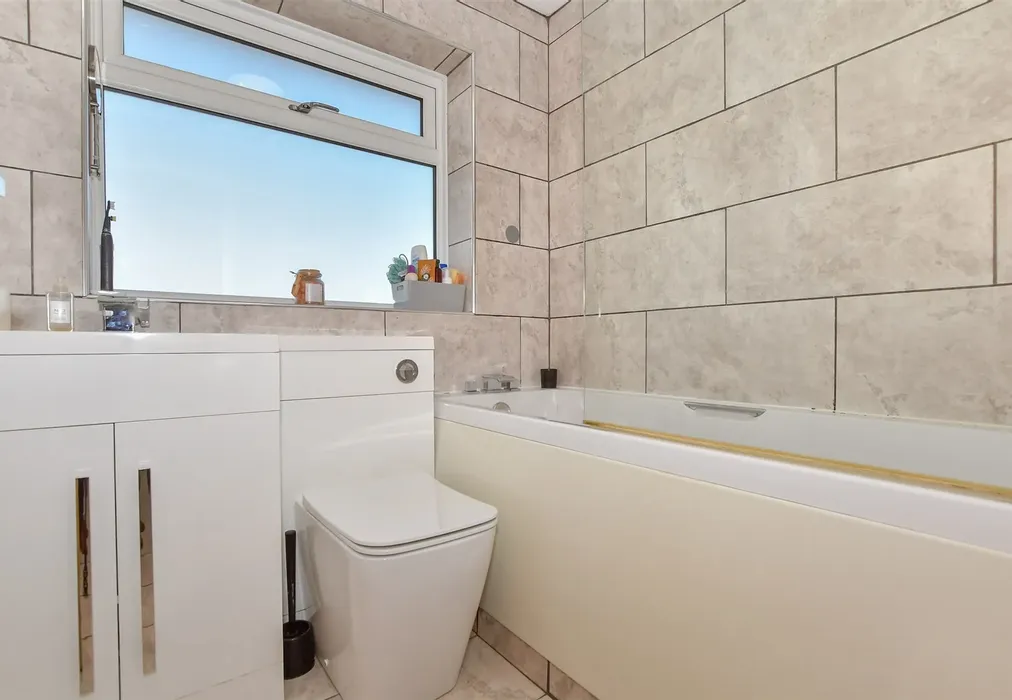Bathroom - Primrose Drive, Ditton, Aylesford, Kent - Wards of Kent