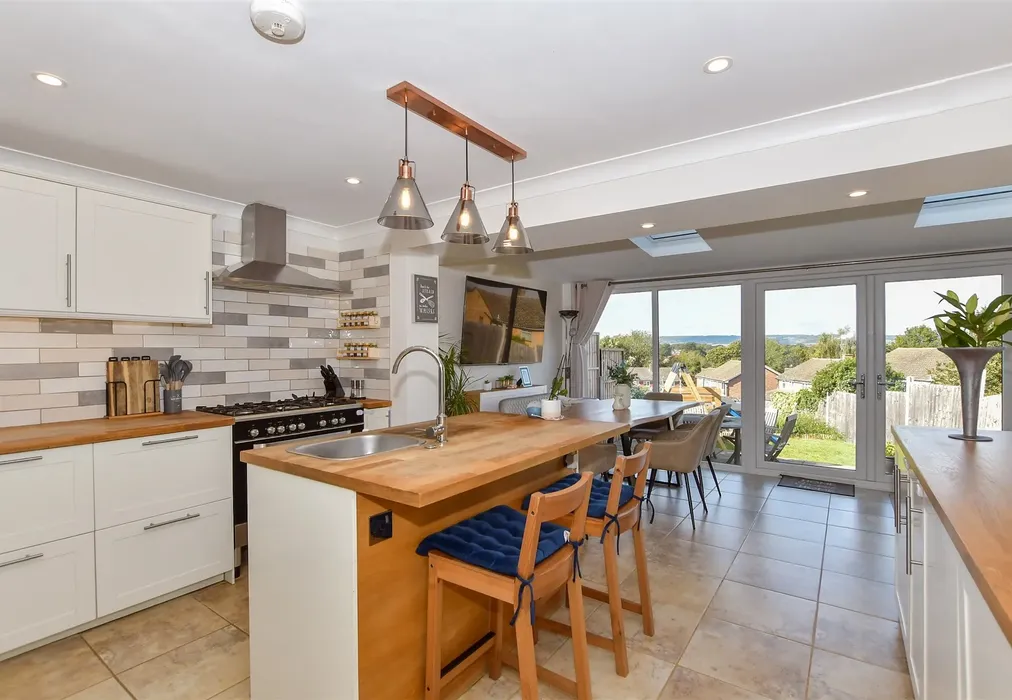 Kitchen - Primrose Drive, Ditton, Aylesford, Kent - Wards of Kent