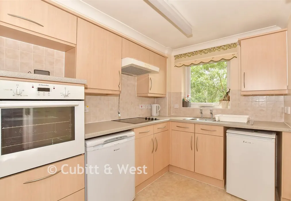 Kitchen - London Road, Redhill, Surrey - Wards of Kent