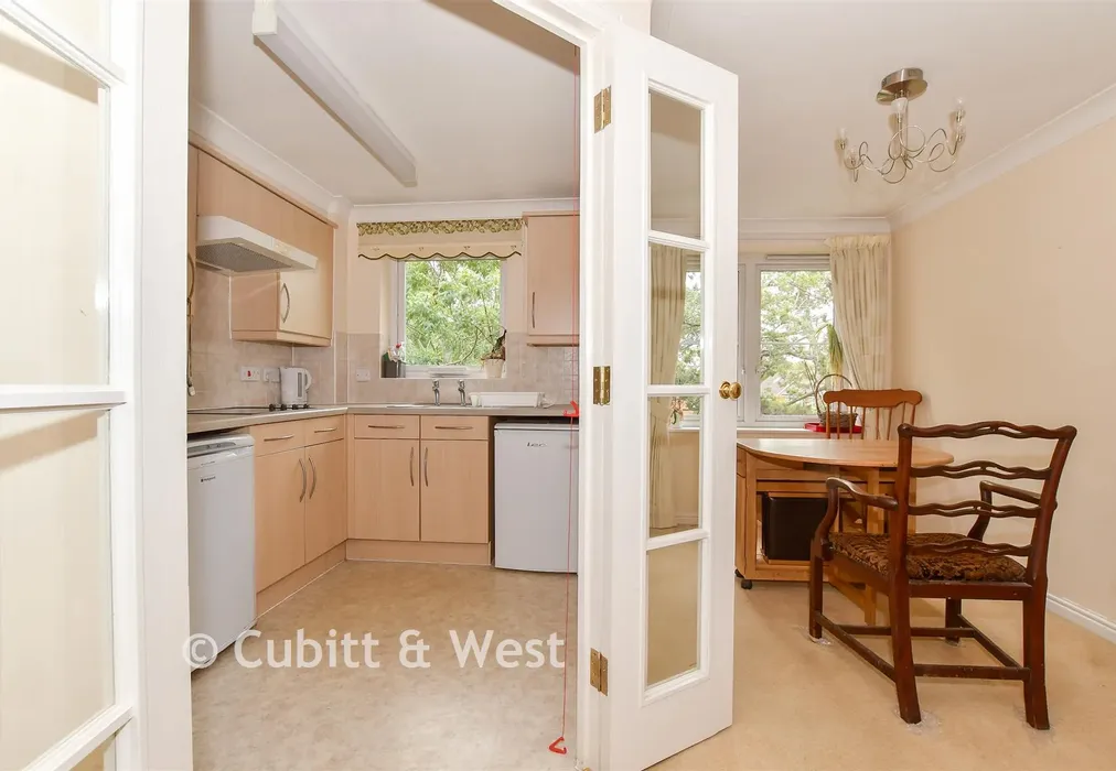 Lounge/ Dining Room - London Road, Redhill, Surrey - Wards of Kent