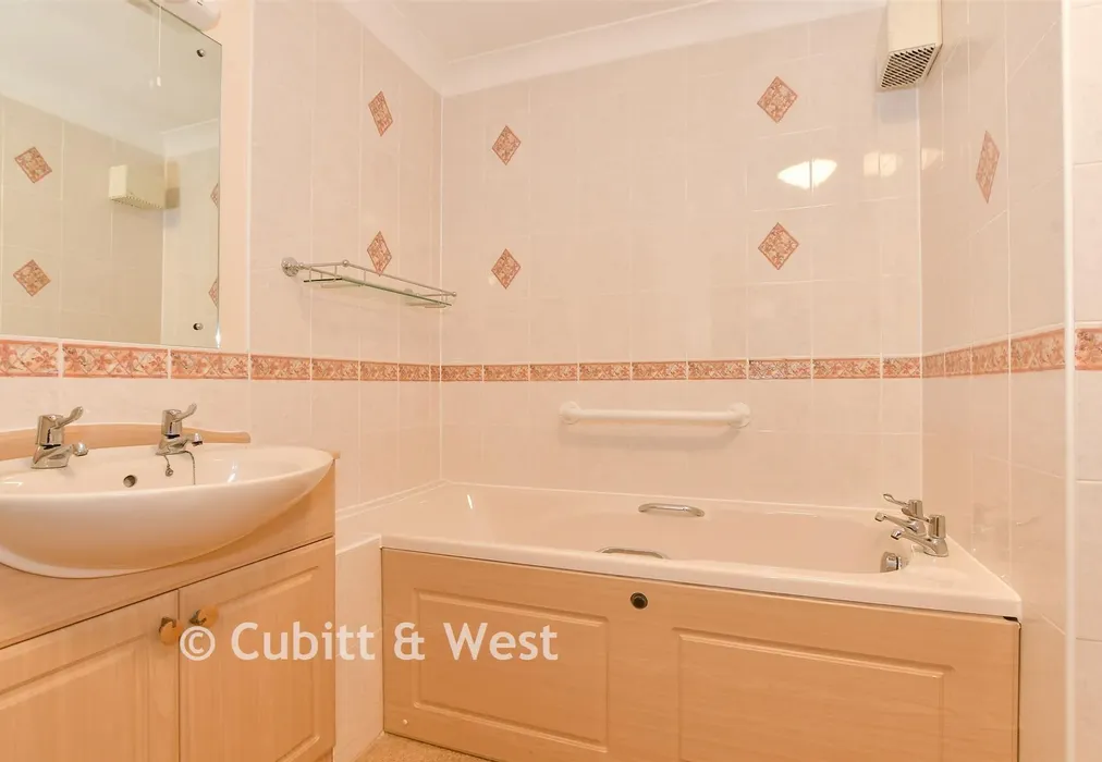 Shower Room - London Road, Redhill, Surrey - Wards of Kent