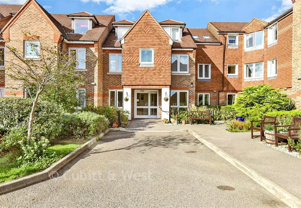 External Lifestyle Photograph - London Road, Redhill, Surrey - Wards of Kent