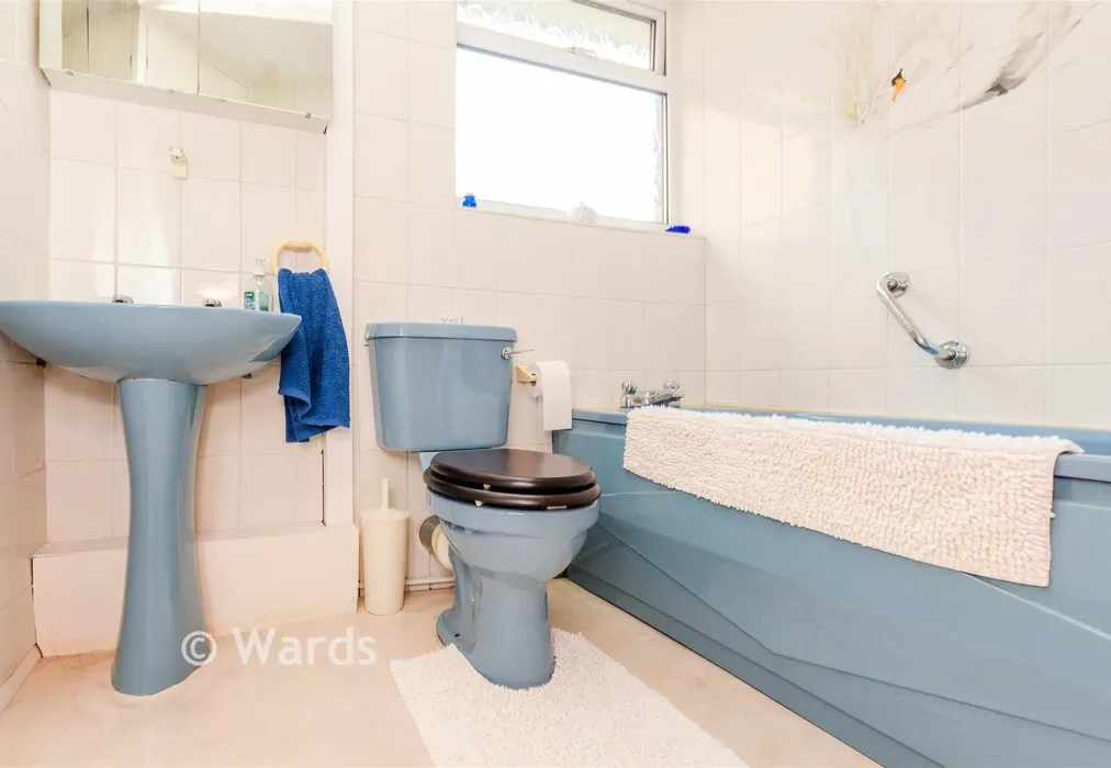Bathroom - Victoria Road, Walderslade, Chatham, Kent - Wards of Kent