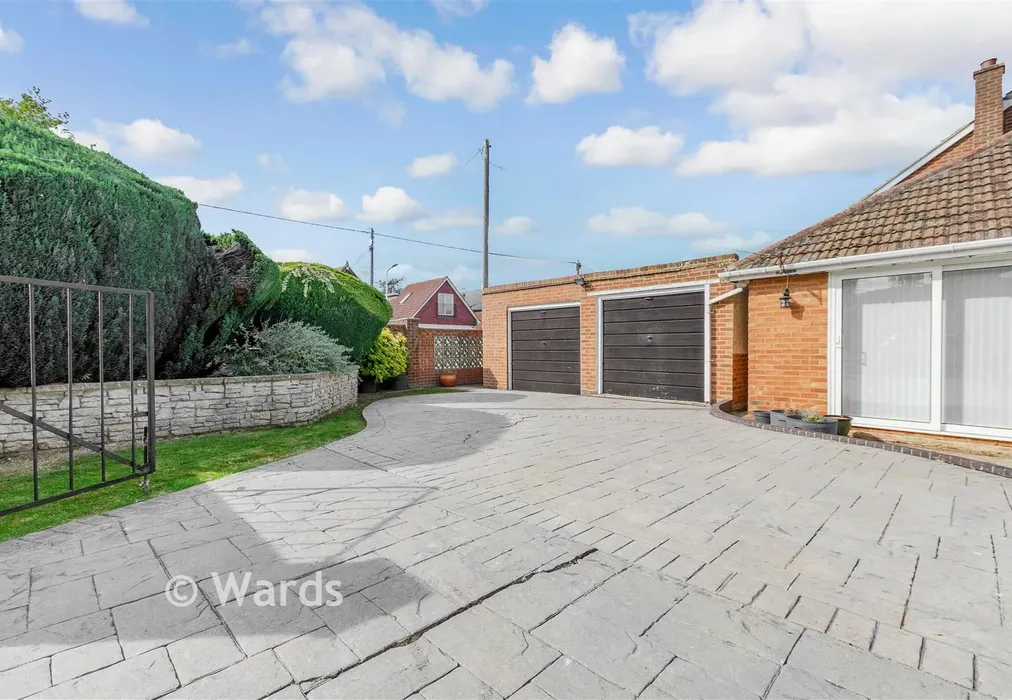Garage - Victoria Road, Walderslade, Chatham, Kent - Wards of Kent