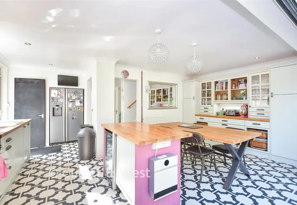 Kitchen/Diner - Estcots Drive, East Grinstead, West Sussex - Wards of Kent