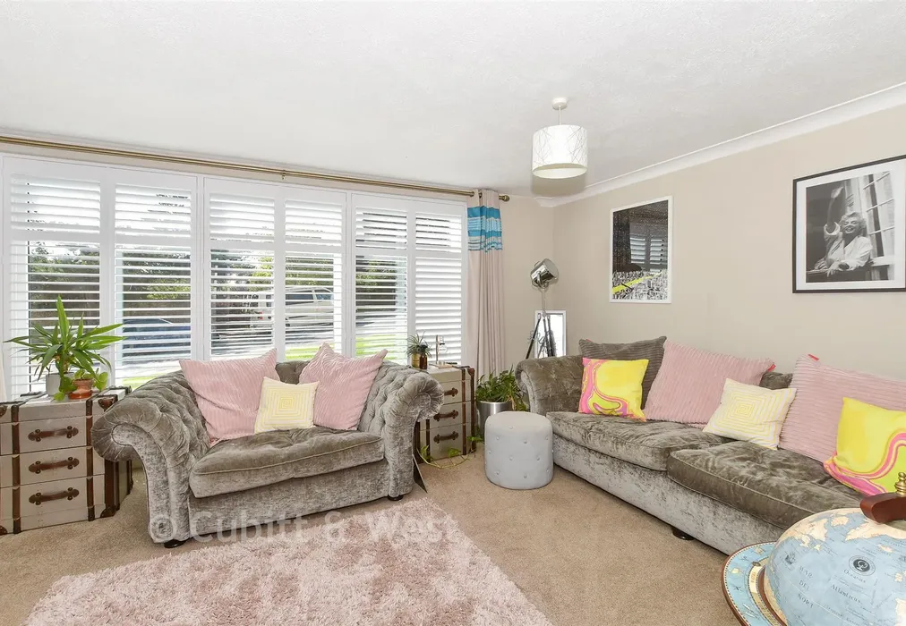 Lounge - Estcots Drive, East Grinstead, West Sussex - Wards of Kent