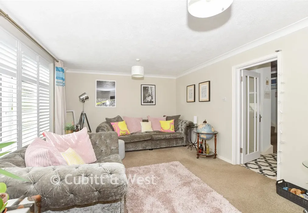 Lounge - Estcots Drive, East Grinstead, West Sussex - Wards of Kent