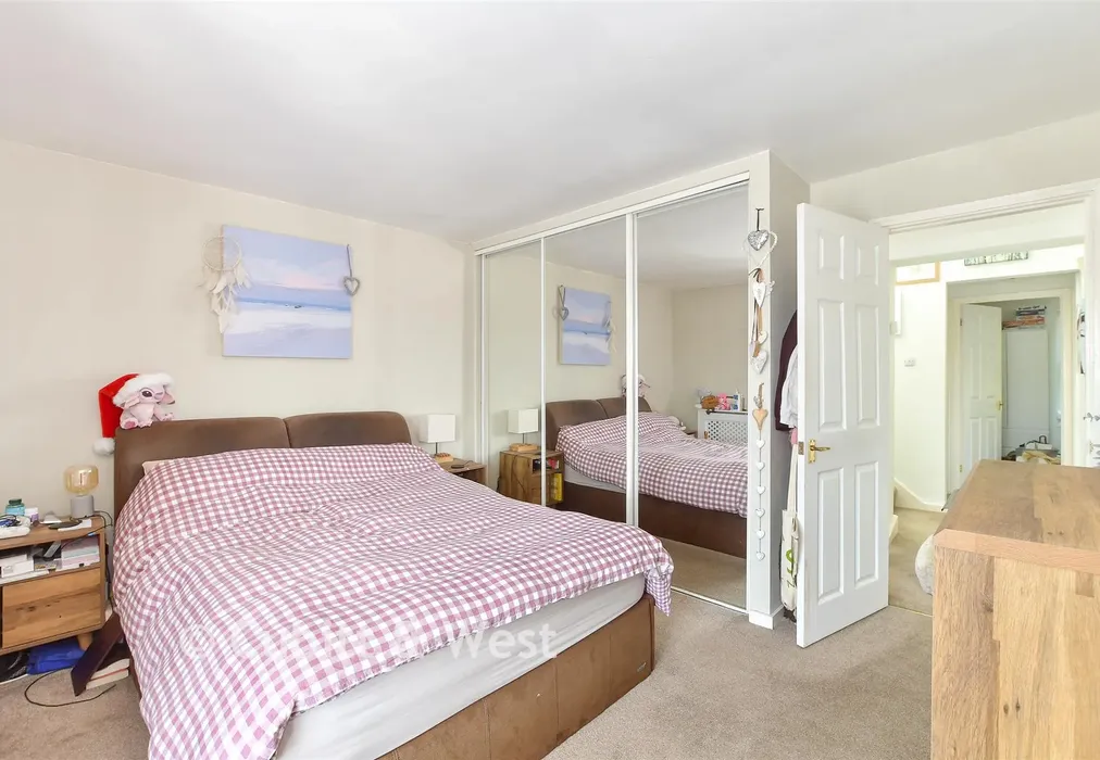 Bedroom 1 - Estcots Drive, East Grinstead, West Sussex - Wards of Kent