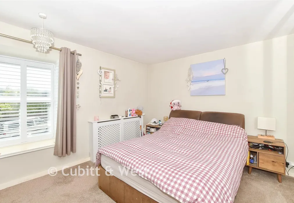 Bedroom 1 - Estcots Drive, East Grinstead, West Sussex - Wards of Kent