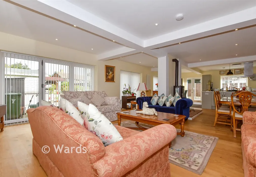Family Room - Maidstone Road, Lenham, Maidstone, Kent - Wards of Kent