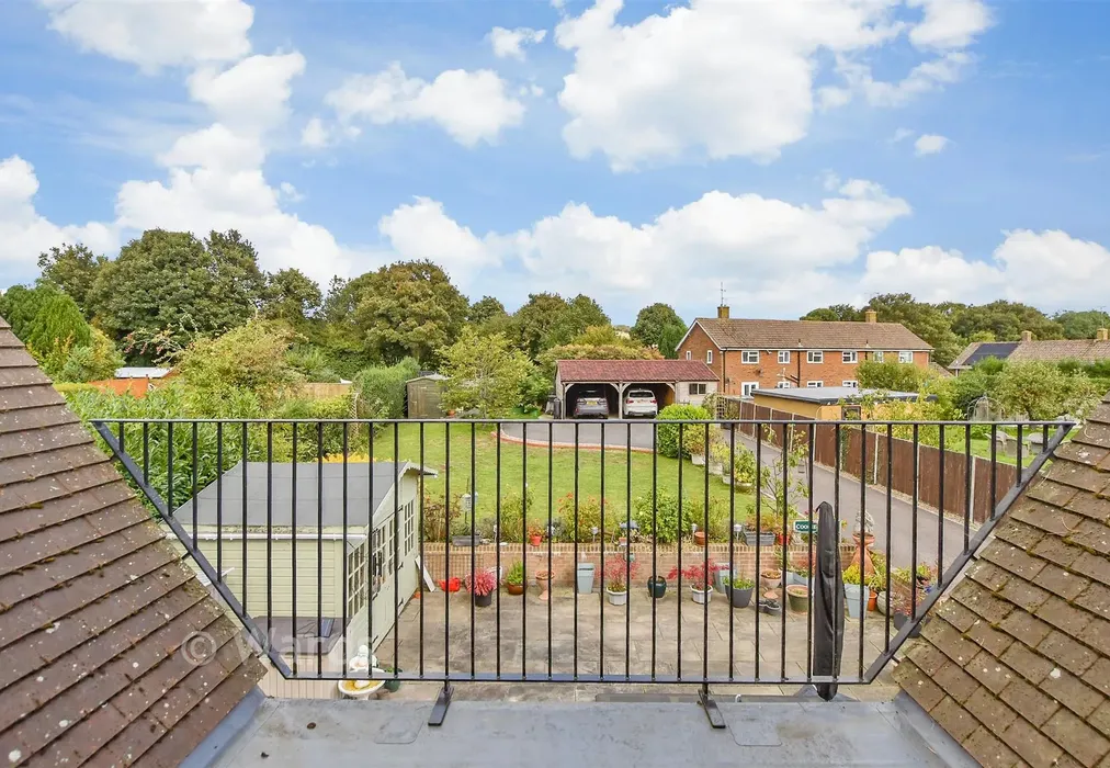 Balcony / Terrace - Maidstone Road, Lenham, Maidstone, Kent - Wards of Kent