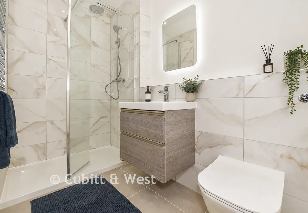 En-Suite - The Orchards, Primrose Drive, Ridgewood, Uckfield, East Sussex - Wards of Kent