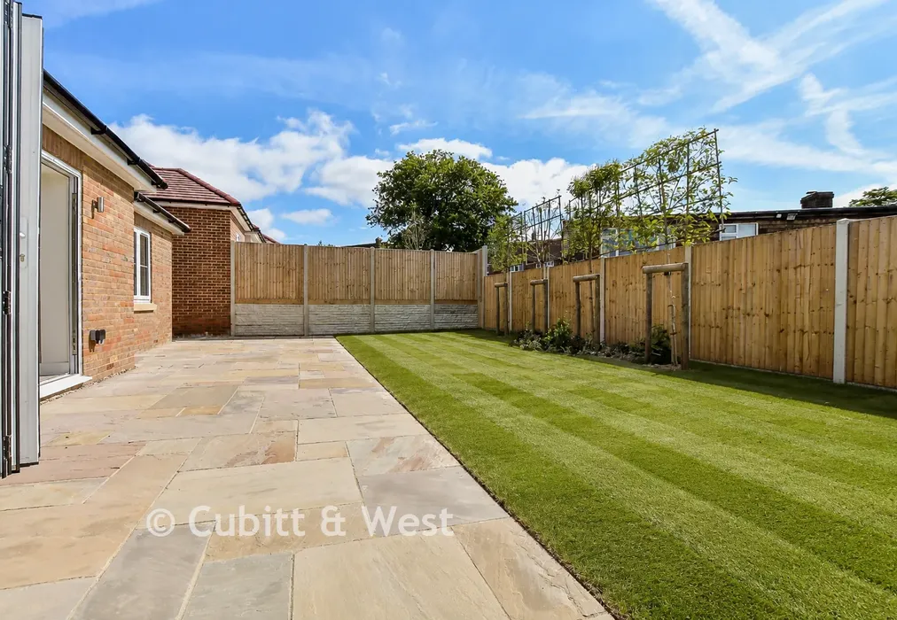 Garden - The Orchards, Primrose Drive, Ridgewood, Uckfield, East Sussex - Wards of Kent