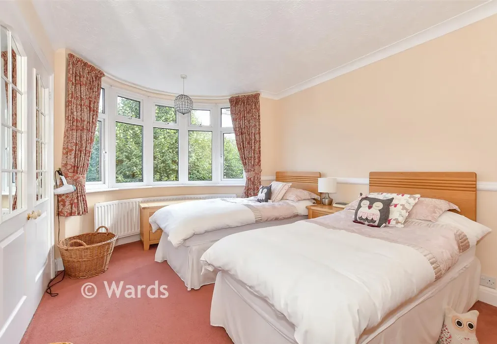 Bedroom 1 - Park Drive, Sittingbourne, Kent - Wards of Kent