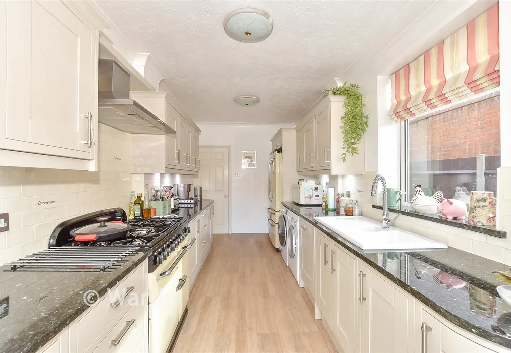 Kitchen - Park Drive, Sittingbourne, Kent - Wards of Kent