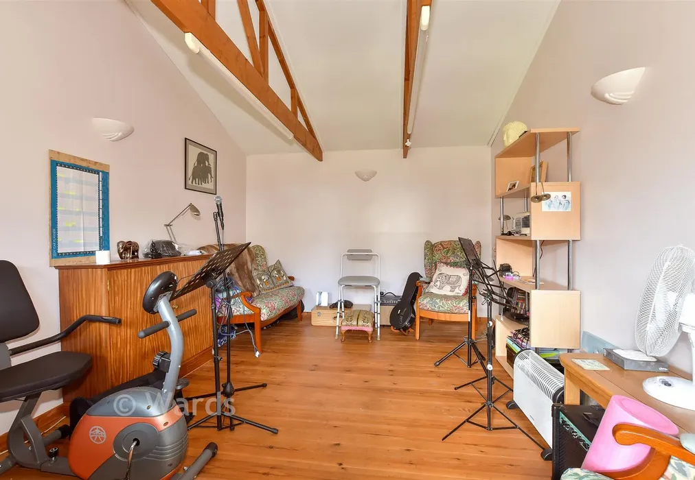 Room 1 - Park Drive, Sittingbourne, Kent - Wards of Kent