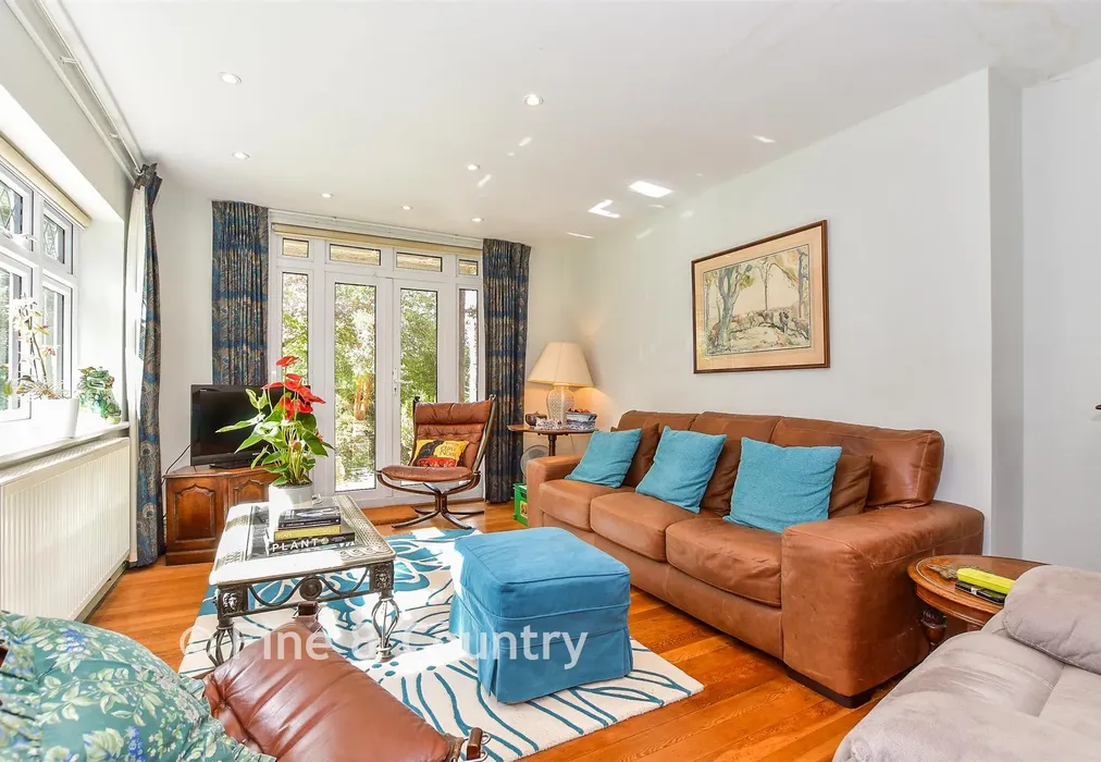 Living Room - Piccadilly Lane, Mayfield, East Sussex - Wards of Kent