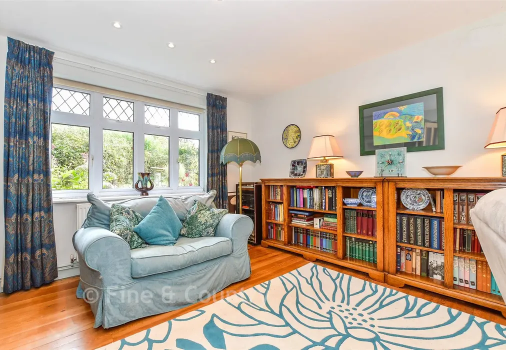 Living Room - Piccadilly Lane, Mayfield, East Sussex - Wards of Kent