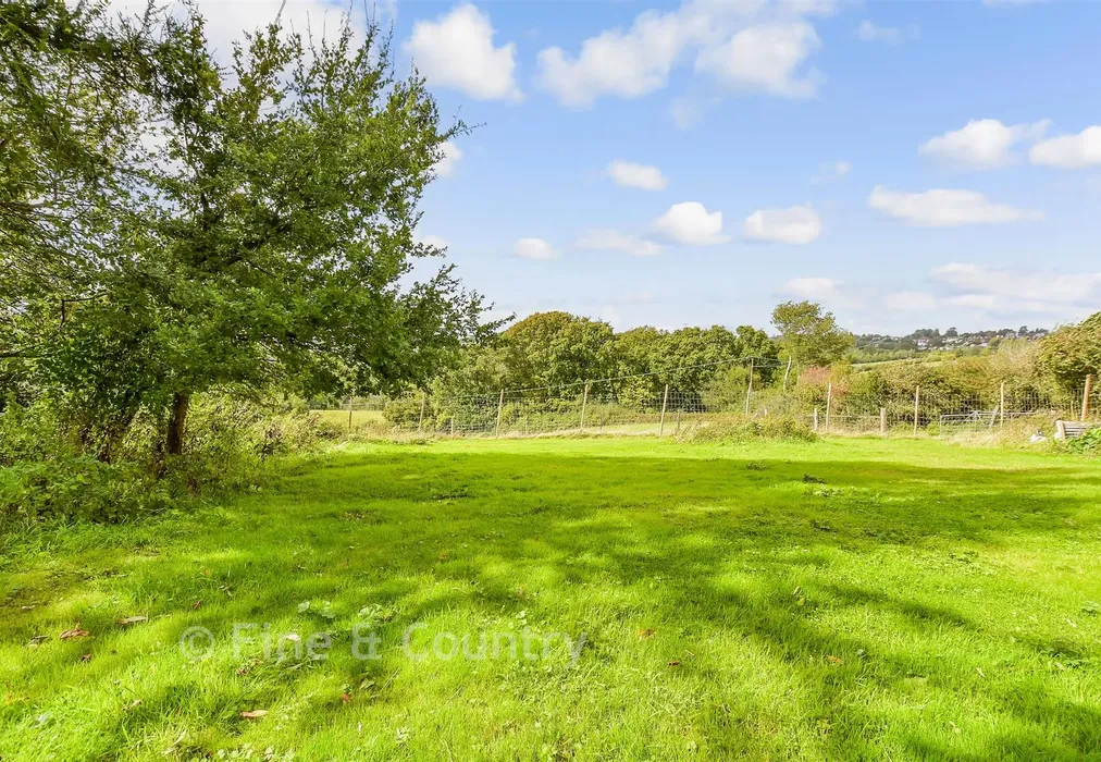 Rear Garden - Piccadilly Lane, Mayfield, East Sussex - Wards of Kent