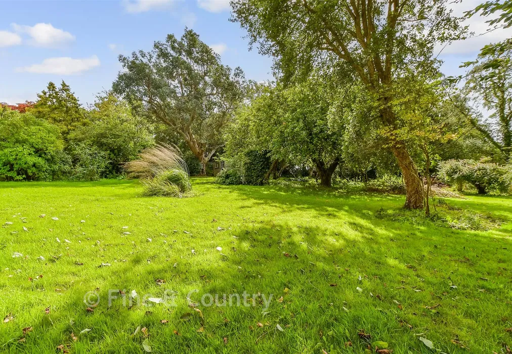 Rear Garden - Piccadilly Lane, Mayfield, East Sussex - Wards of Kent
