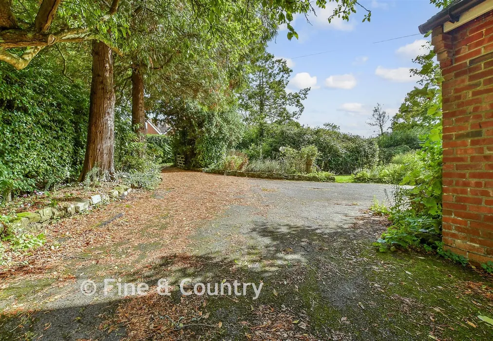 Driveway/Parking - Piccadilly Lane, Mayfield, East Sussex - Wards of Kent