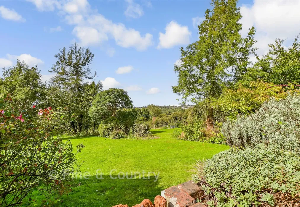 Rear Garden - Piccadilly Lane, Mayfield, East Sussex - Wards of Kent