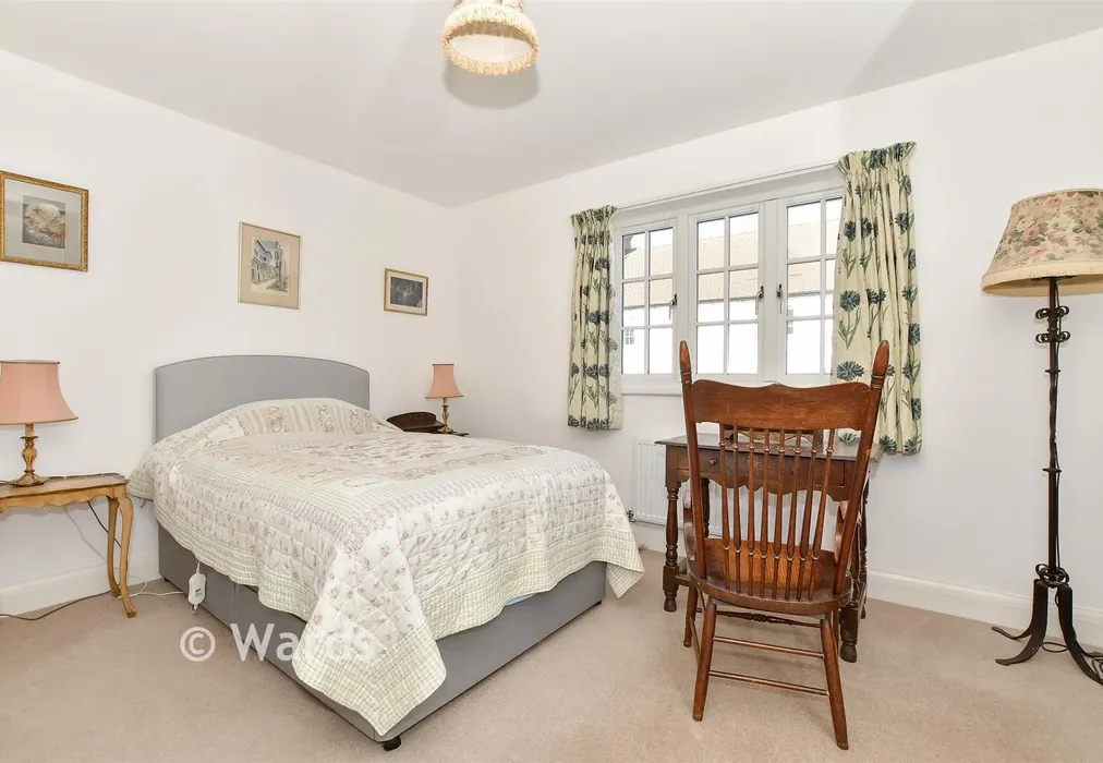 Bedroom 1 - Six Fields, Tenterden, Kent - Wards of Kent