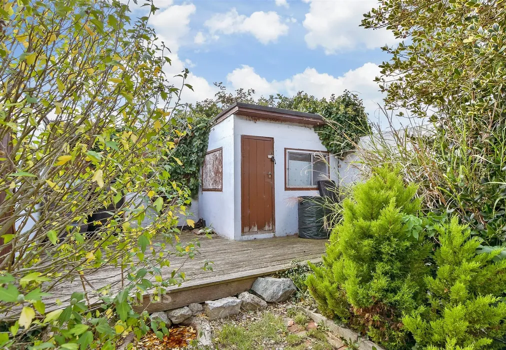 Workshop/Outbuildings - Linksfield Road, Westgate-On-Sea, Kent - Wards of Kent