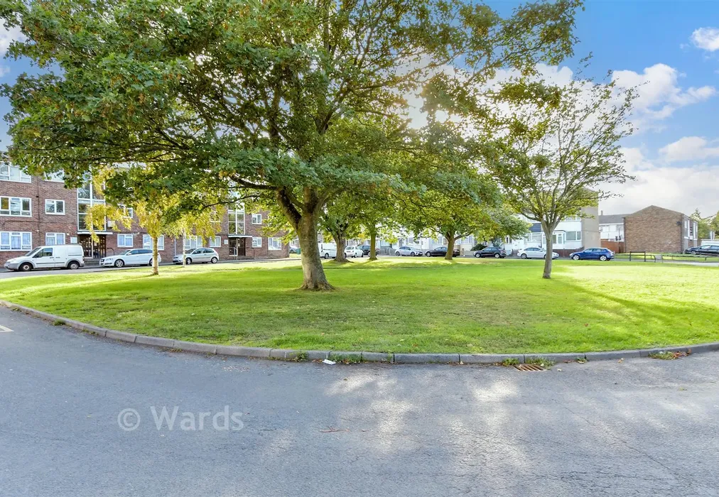 Views To Front - Chatham Grove, Chatham, Kent - Wards of Kent