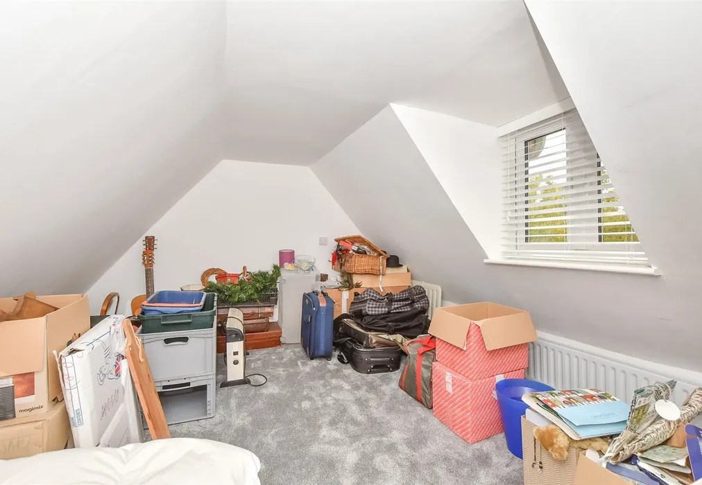 Loft Room 2 - Collier Street, Tonbridge, Kent - Wards of Kent