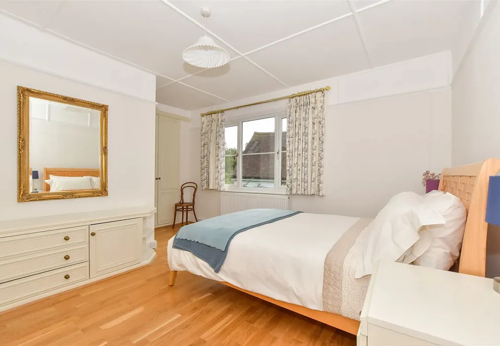 Bedroom 1 - Collier Street, Tonbridge, Kent - Wards of Kent