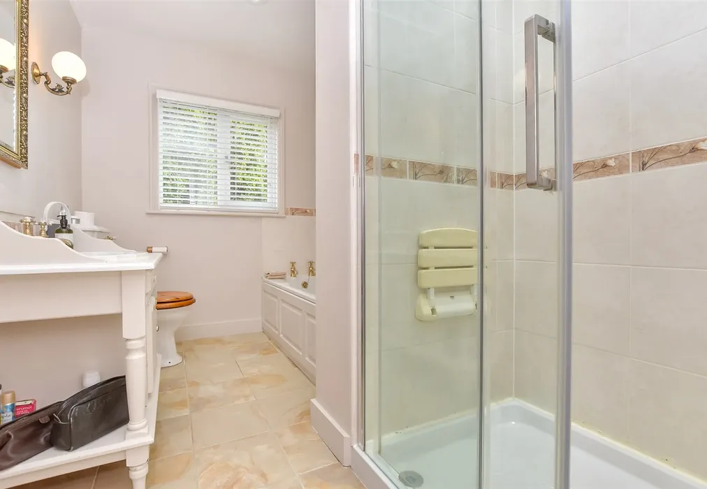 Bathroom - Collier Street, Tonbridge, Kent - Wards of Kent