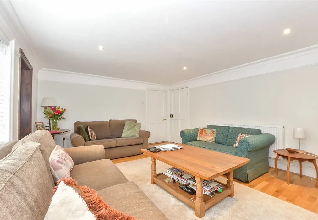 Family Room - Collier Street, Tonbridge, Kent - Wards of Kent