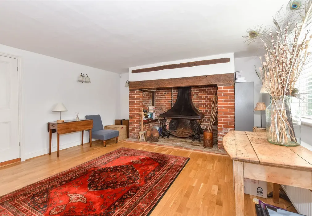 Lounge - Collier Street, Tonbridge, Kent - Wards of Kent