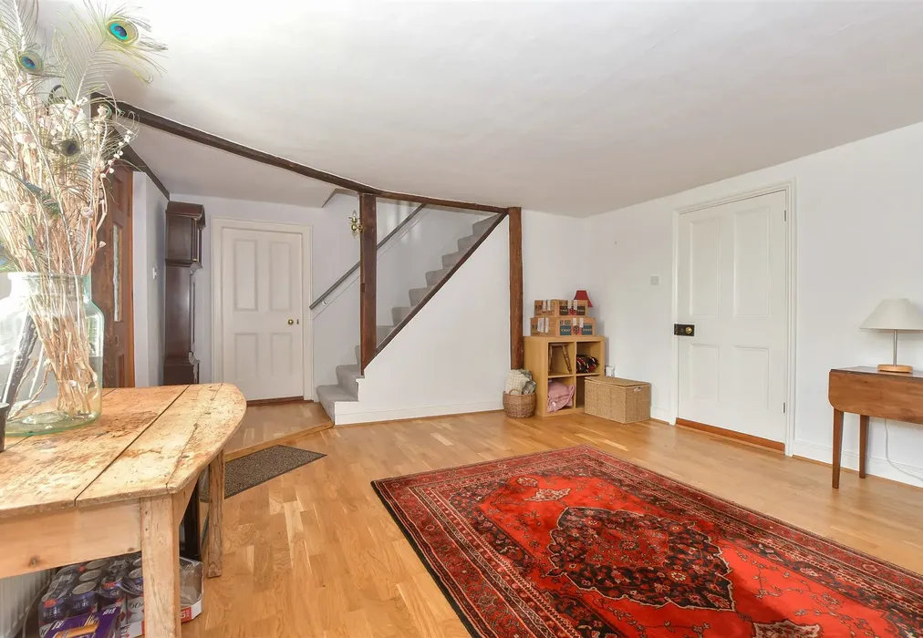 Lounge - Collier Street, Tonbridge, Kent - Wards of Kent